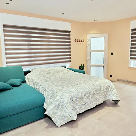 Chez Leon Apartment *