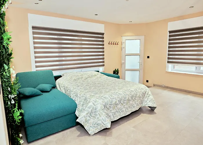 Chez Leon Apartment *